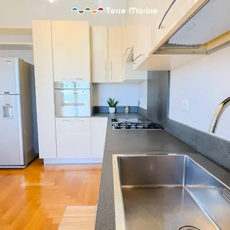 Flevi Sea Front - Boutique Apartment, Terre Marine Apartamento *